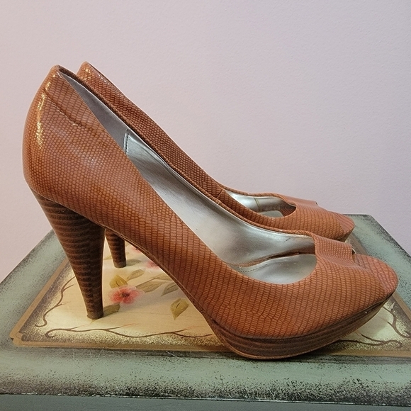 Style & Co Celine Faux Reptile Print Peep Toe Pump Size 6 - Picture 5 of 9